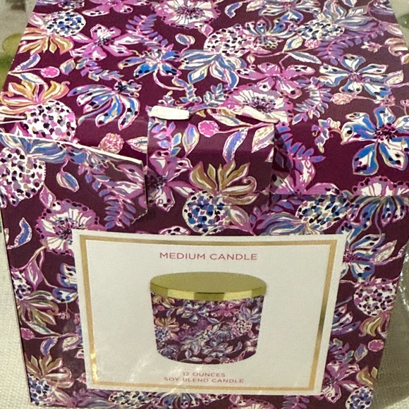 Lilly Pulitzer Medium 12 oz soy-based Candle “Tropical with a Twist” Haven Scent - Picture 4 of 10